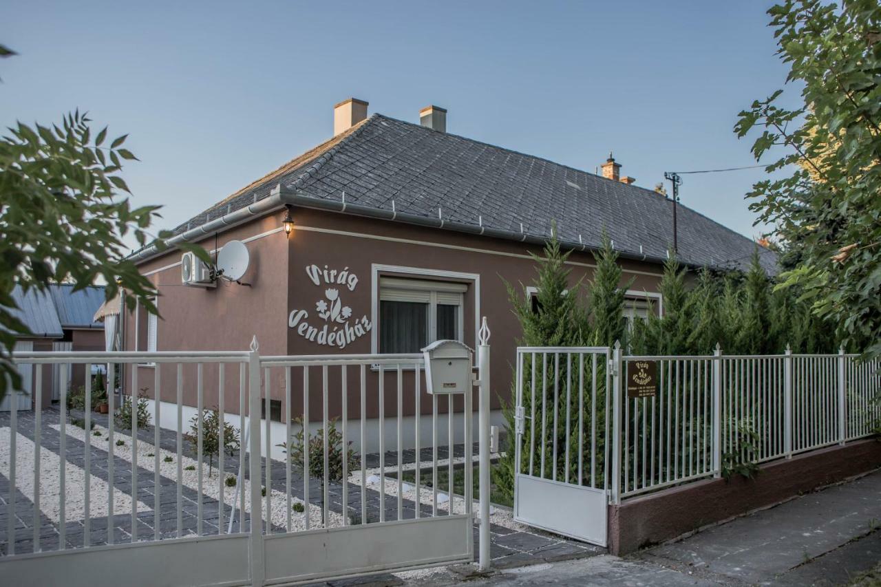 Virág Vendégház Makó Esterno foto